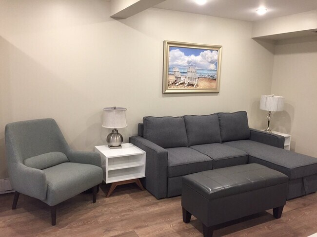 Photo du bâtiment - 2883 Dollarton Hwy