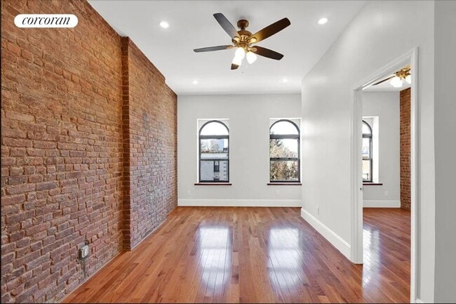 Building Photo - 539 Rogers Ave