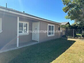 Building Photo - 539 W Shamrock St