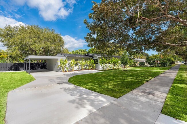Foto del edificio - 7445 SW 128th St