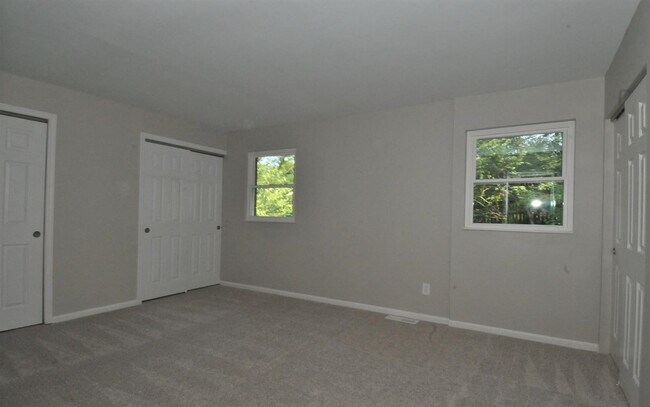 Building Photo - 32 Kyles Ln