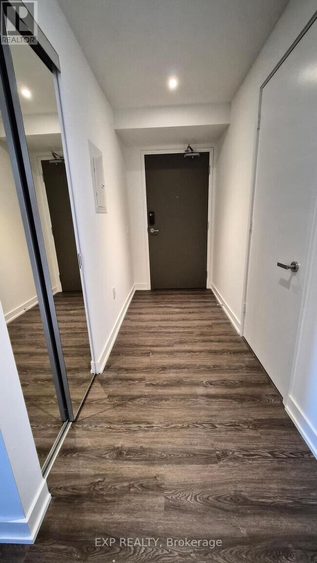 Photo du bâtiment - 448 Burnhamthorpe Rd W