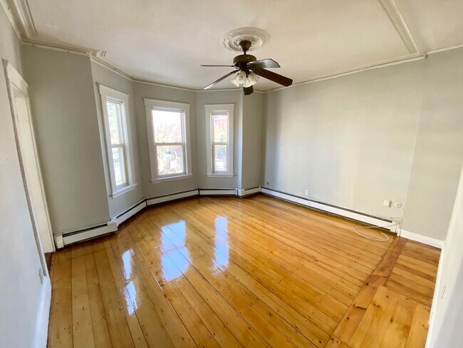 Building Photo - 1564 Tremont St