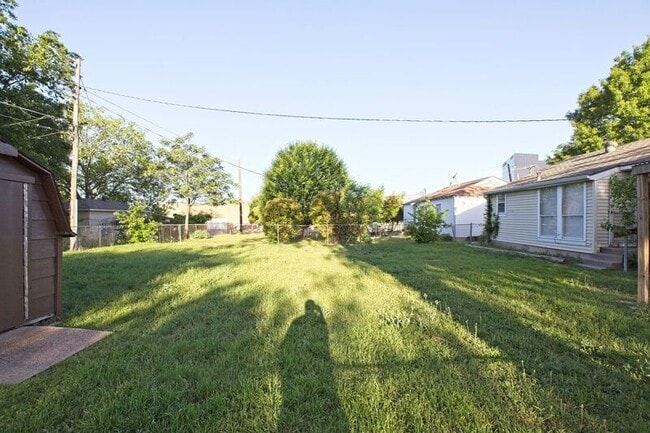Building Photo - 802 22nd St