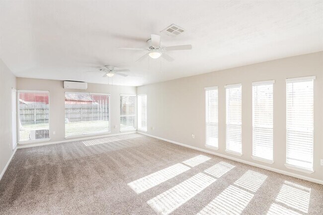 Foto del edificio - 14503 Enchanted Valley Dr