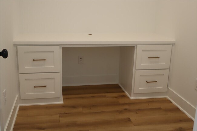 Building Photo - 2085 E Roe Ter