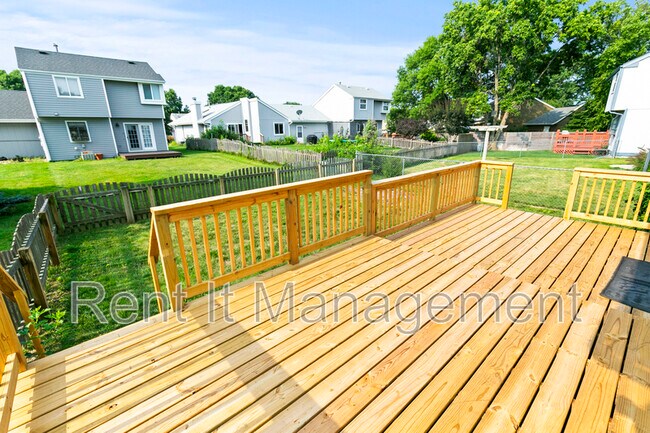 Foto del edificio - 15421 R St