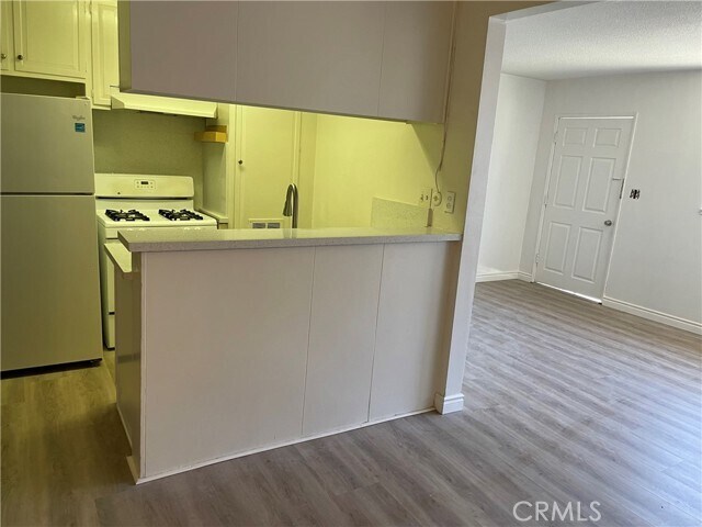 Foto principal - 201 S Acacia Ave
