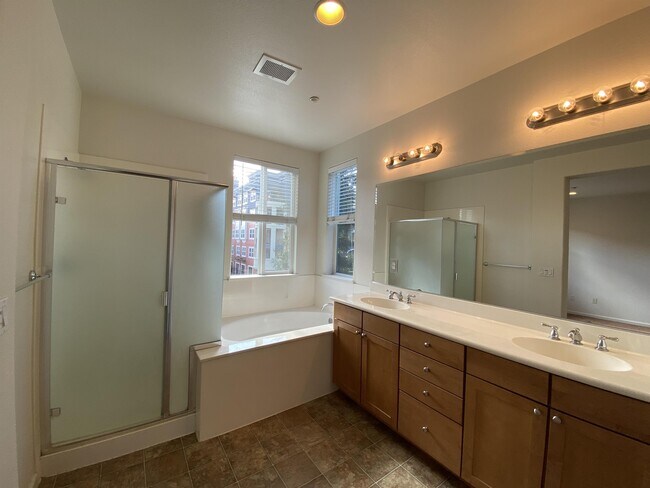 Foto del edificio - 901 Font Ter