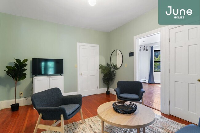 Building Photo - ROOM ONLY in 4-bed/2.0-bath Home