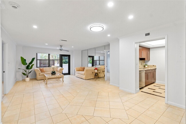 Building Photo - 5100 N Ocean Blvd