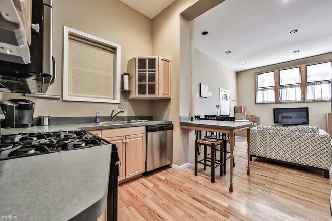 Building Photo - 2 br, 1 bath  - 2140 W Belmont Ave Unit 1F