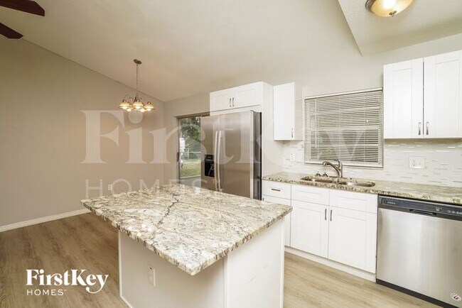 Foto del edificio - 6841 Willits Ave