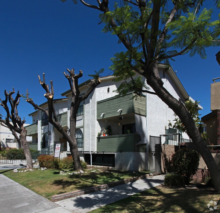 Building Photo - 1122 Linden Ave