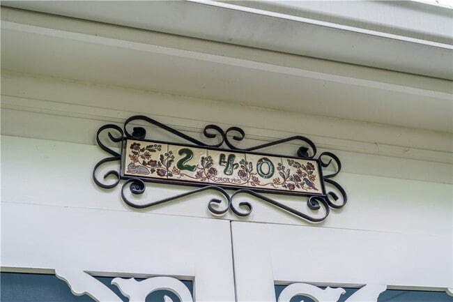 Building Photo - 240 Melrose Ave