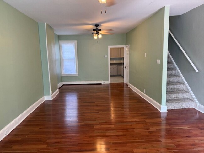 Building Photo - Charming 2 Bed, 2.5 Bath Home with Den & B...