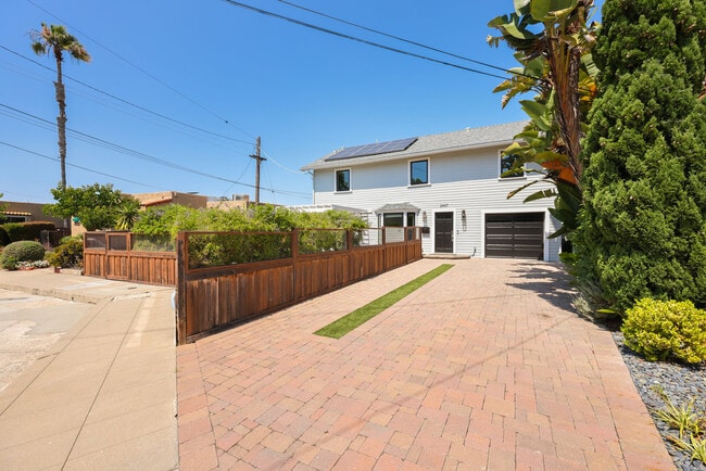Building Photo - 3447 Goldfinch St