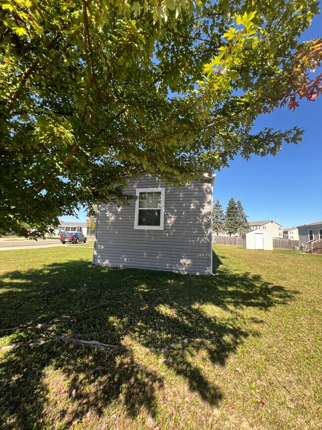 Foto del edificio - 133 Grand River Dr