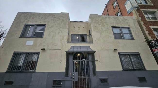 Building Photo - 815 S Lake St