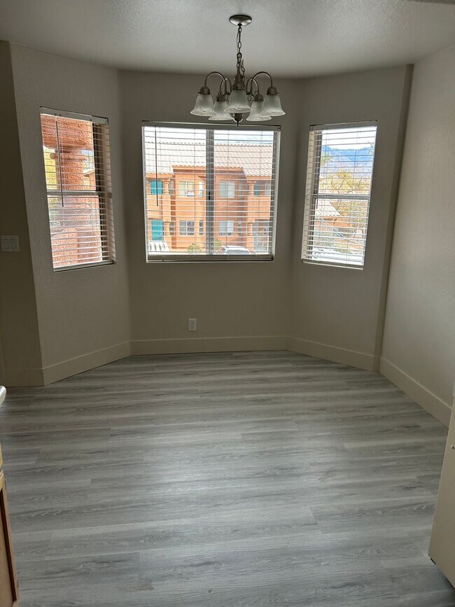 Building Photo - ***Rock Springs 2 Upper Level, Unfurnished, 2 Bedroom, 2 Bath Condo***