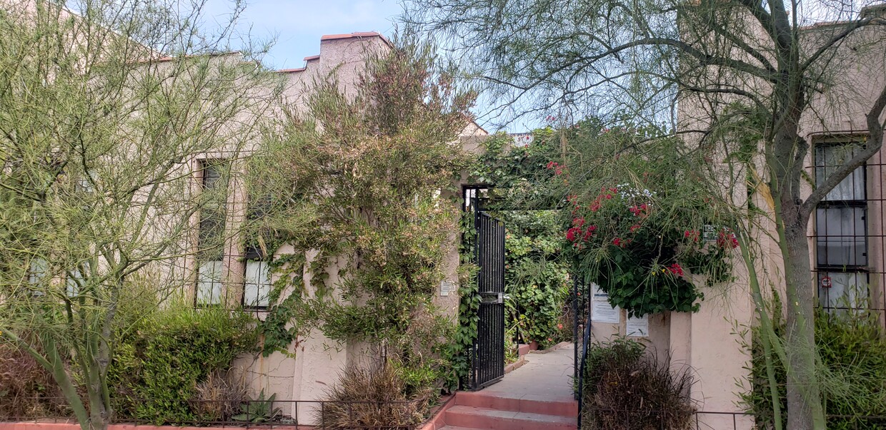 Foto principal - 4155 Monroe St