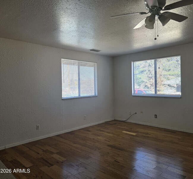 Foto del edificio - 1101 E Mingus Ave