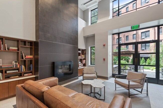 Foto del edificio - Parkway Apartments