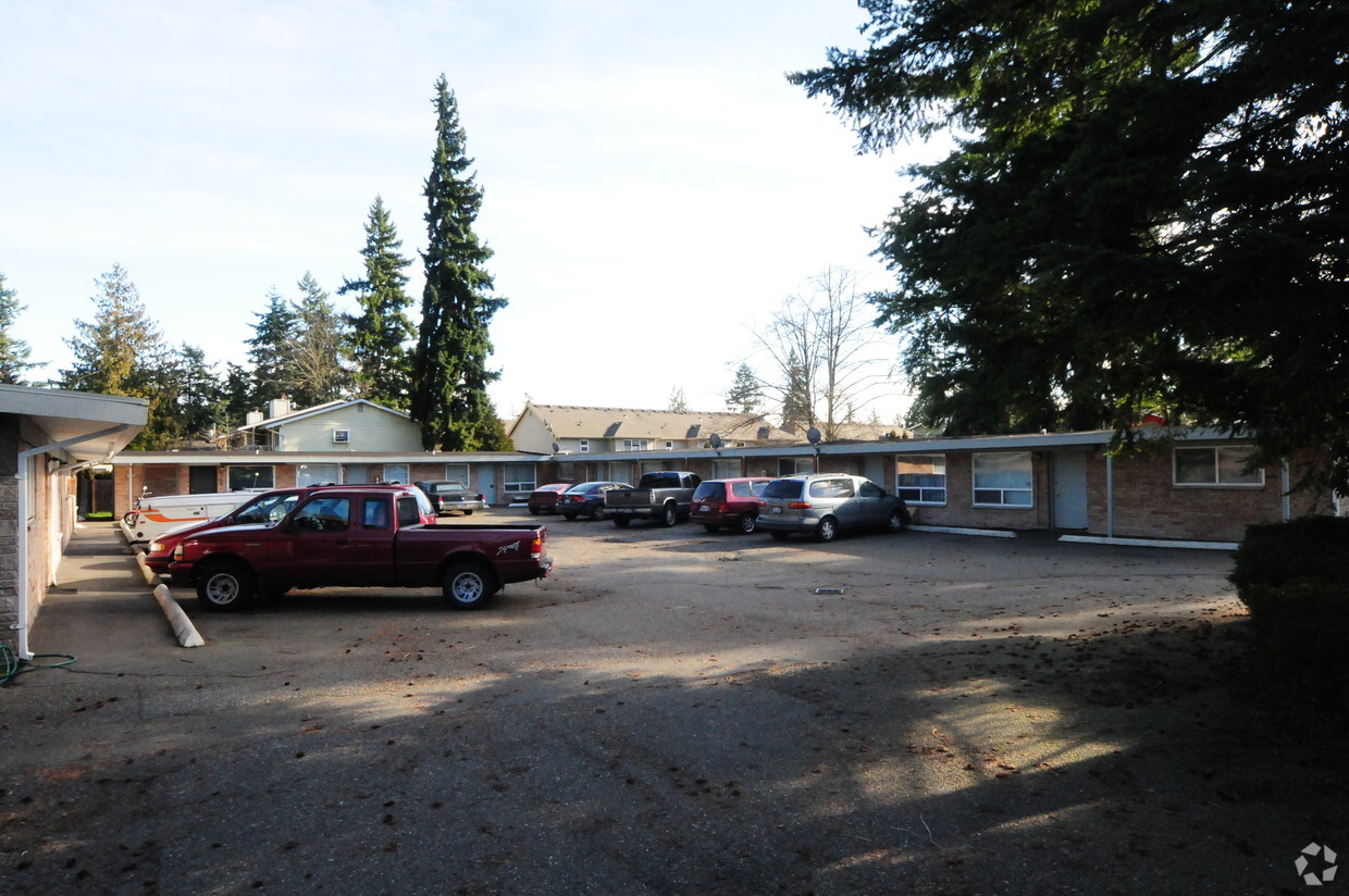 Building Photo - Evergreen Apartments