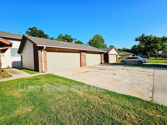 Building Photo - 1703 N Gleason Ave