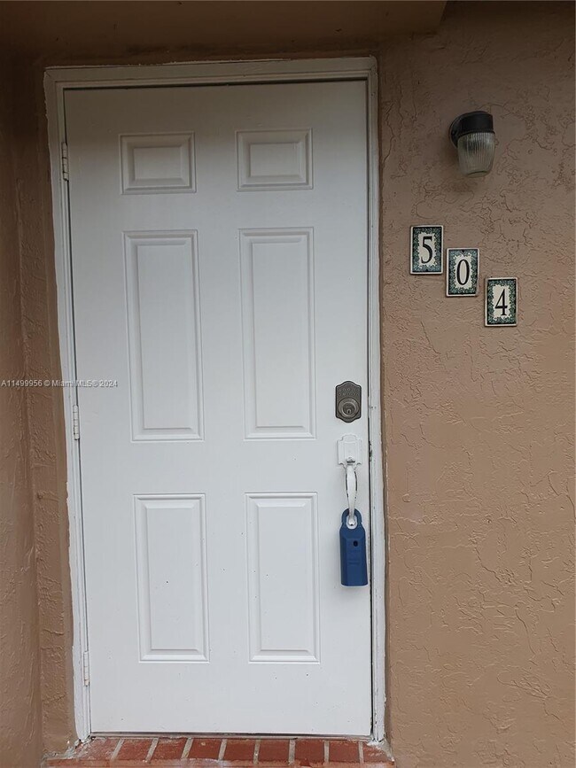Foto del edificio - 1921 SW 107th Ave