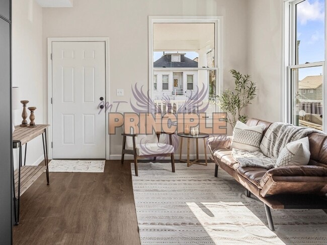 Building Photo - Park Street Tri-plex