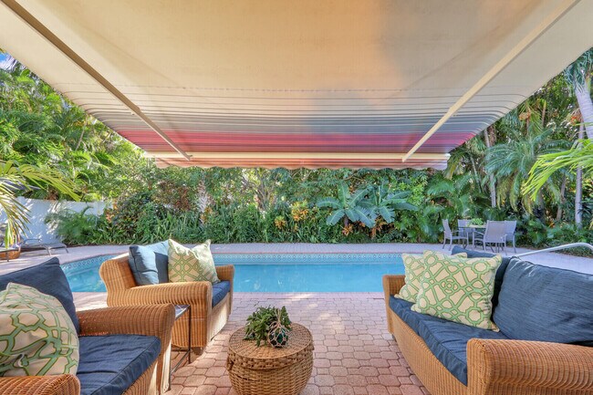 Foto del edificio - 324 Blossom Ln