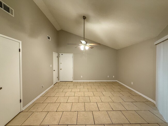 Foto del edificio - 2 Bedroom 1 Bath Duplex in Pace, FL!