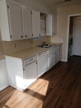 Building Photo - 119 SE Surrey Ln