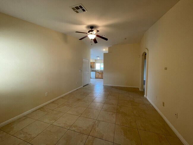 Foto del edificio - 4820 Palm Tree Ct