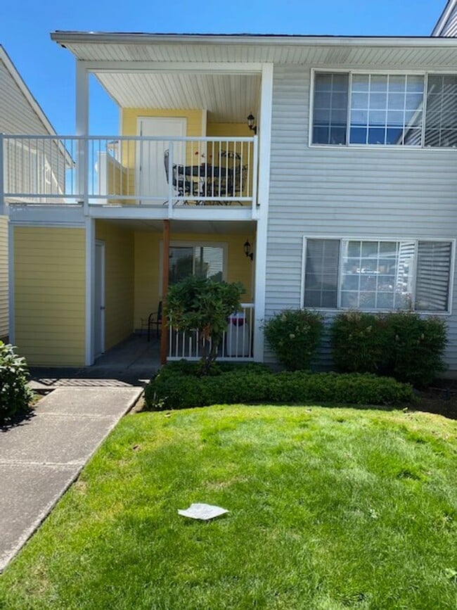 Building Photo - 2101 Poplar Dr
