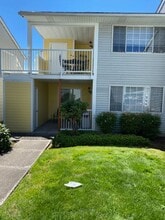 Building Photo - 2101 Poplar Dr
