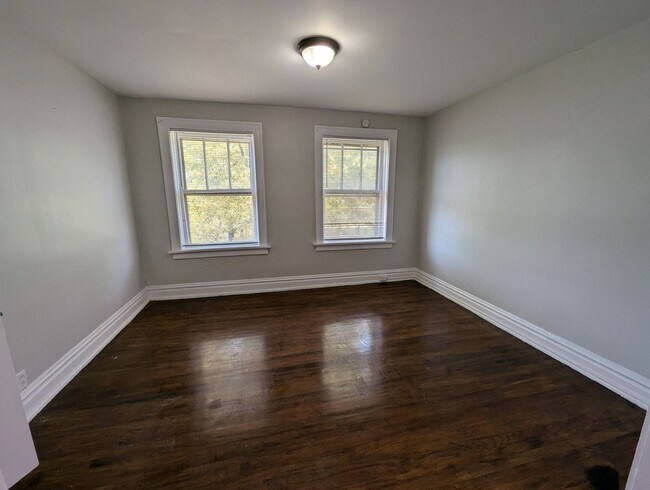Foto del edificio - 4750 S Grand Blvd