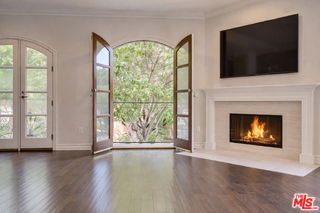 Building Photo - 353 S Reeves Dr