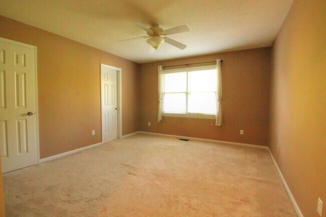 Foto del edificio - Nice 3 bedroom 2 bath town home in SW Durh...