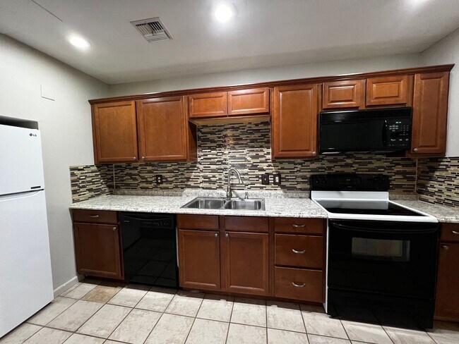 Foto del edificio - Two Bedroom , Two Bathroom