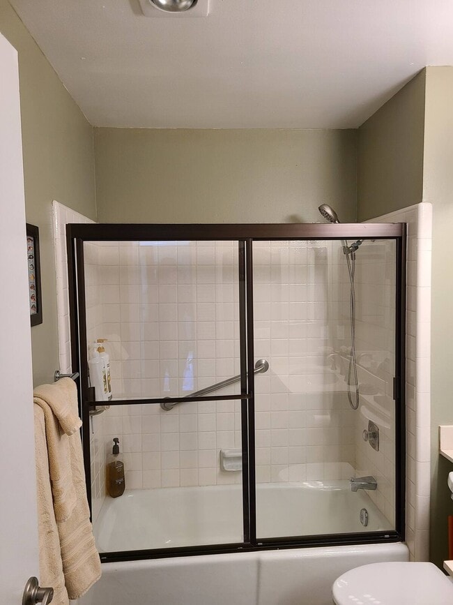 Building Photo - 202 Village Bay