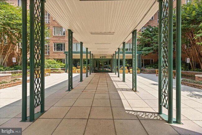 Foto del edificio - 4301 Massachusetts Ave NW