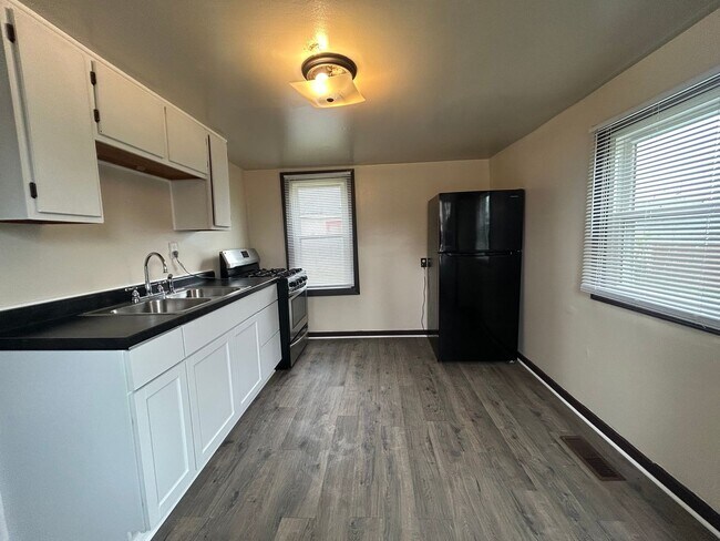 Foto del edificio - Large 3 Bedroom 1 Bathroom House
