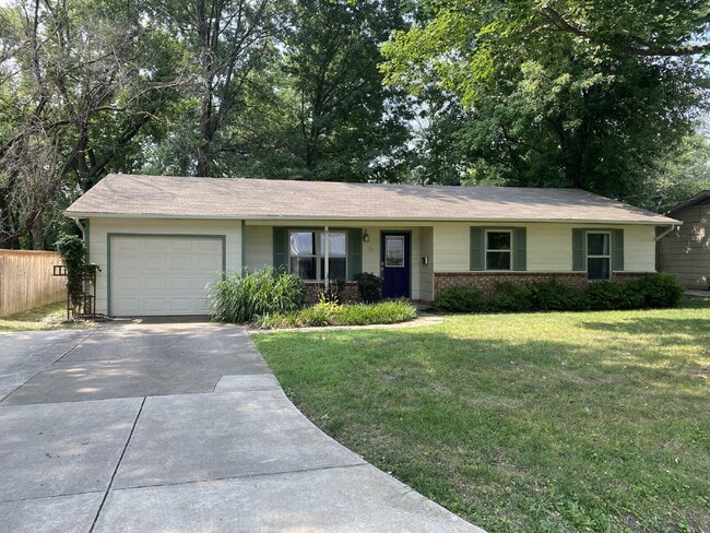 Building Photo - 1004 SE 4th St