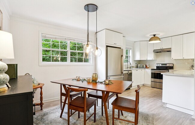 Foto del edificio - 311 Peachtree Hills Ave NE