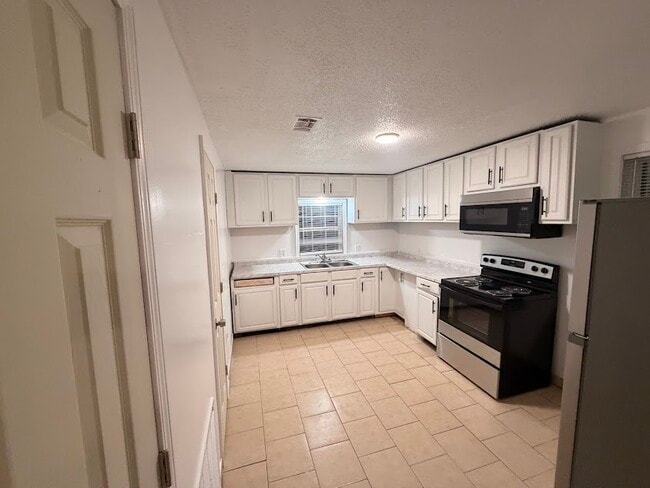 Building Photo - 4404 Lillian Hwy