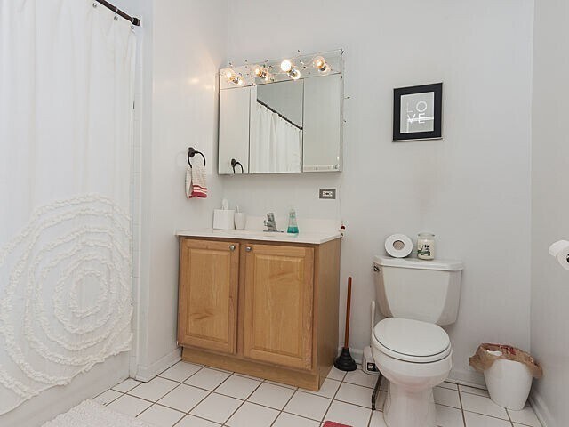 Building Photo - 2123 W Schiller St