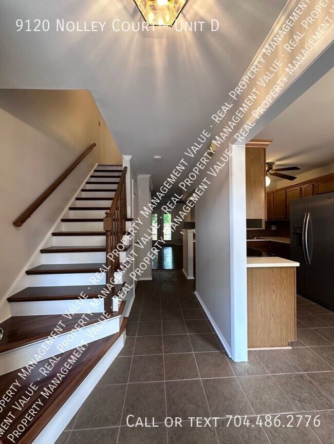 Building Photo - Townhome with en suite bathrooms, private ...