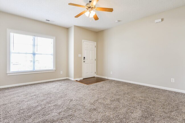 Foto del edificio - 6828 Lakinsville Ln